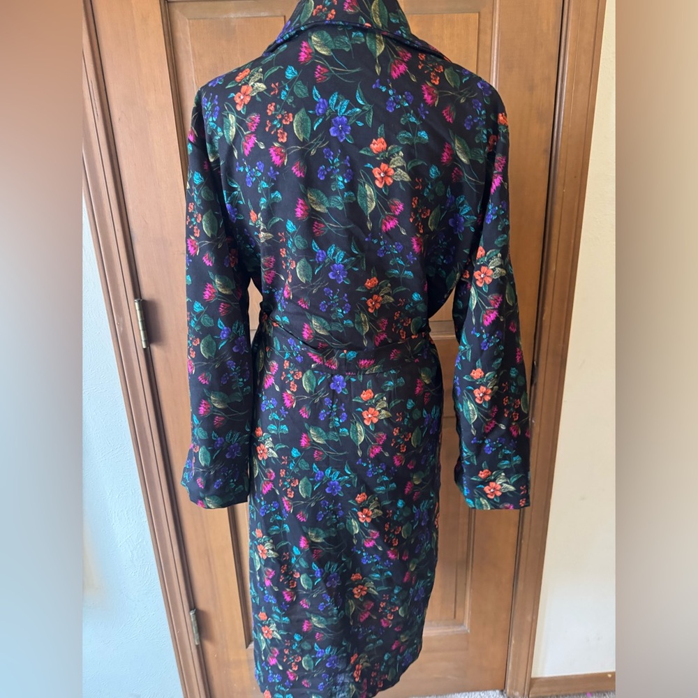 Vintage Floral Button-Front Midi Dress in Black with Multicolor Bloom - Picture 3 of 10